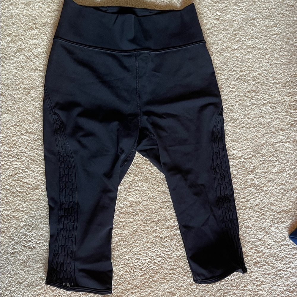 Lulu Lemon Capri Leggings with cut out detail